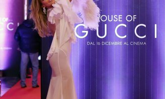 Mădălina Ghenea, interpreta Sophiei Loren din "House of Gucci", a strălucit pe covorul roşu la premiera din Milano