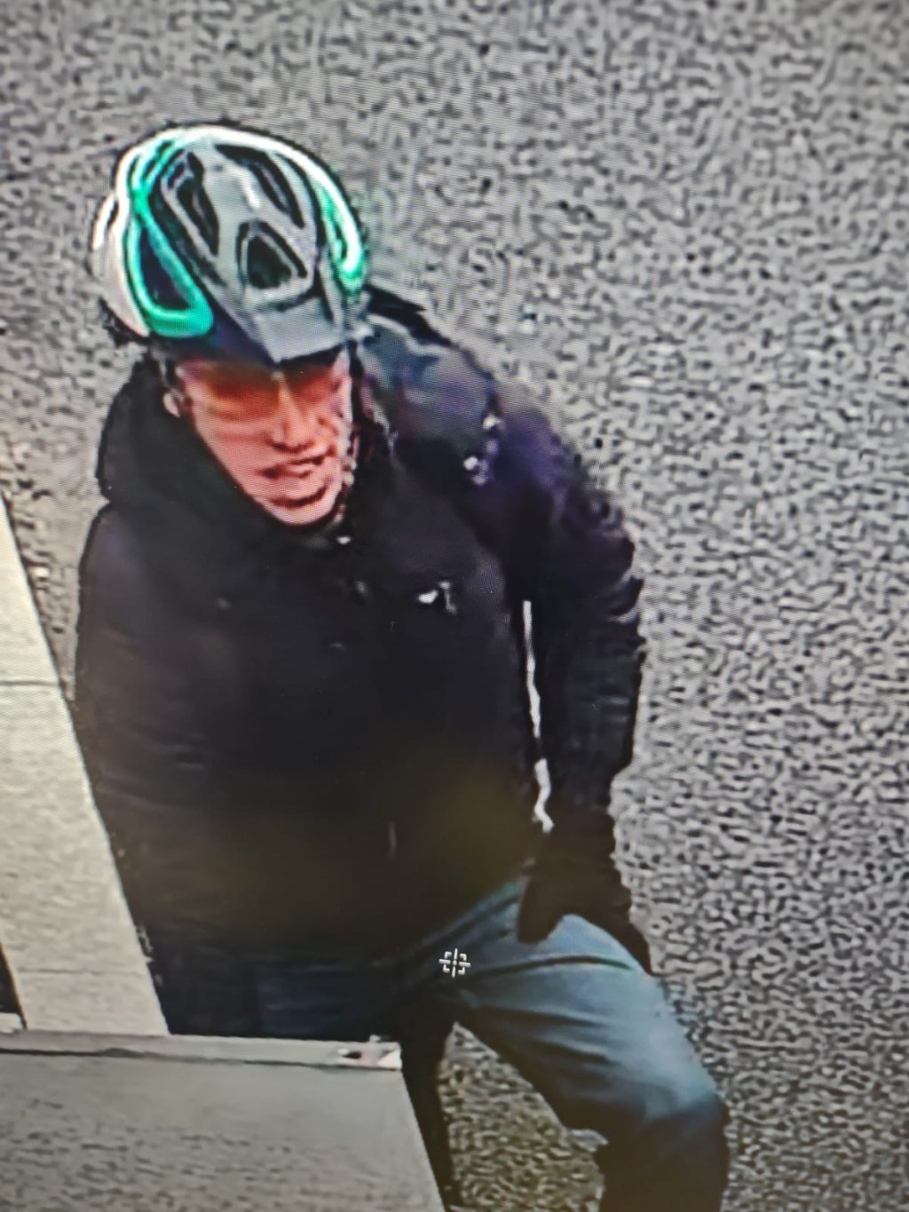 L-ați văzut? Polițiștii îl caută pe biciclistul implicat în accidentul mortal de lângă teatru