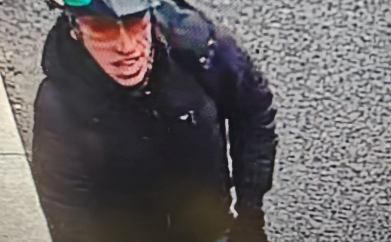 L-ați văzut? Polițiștii îl caută pe biciclistul implicat în accidentul mortal de lângă teatru