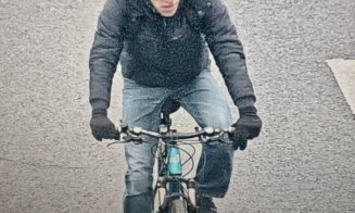 L-ați văzut? Polițiștii îl caută pe biciclistul implicat în accidentul mortal de lângă teatru