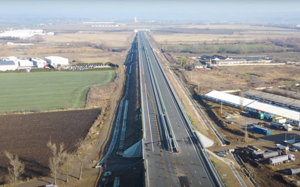 Utlimele finisaje la Autostrada A10 Sebeș-Turda, înainte de tăierea panglicii şi deschiderea circulației de luna viitoare