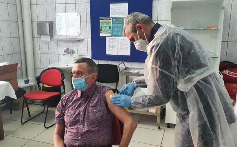 Maraton de vaccinare anti-COVID, miercuri şi joi, cu prilejul Zilei Naţionale, la Spitalul Militar Cluj