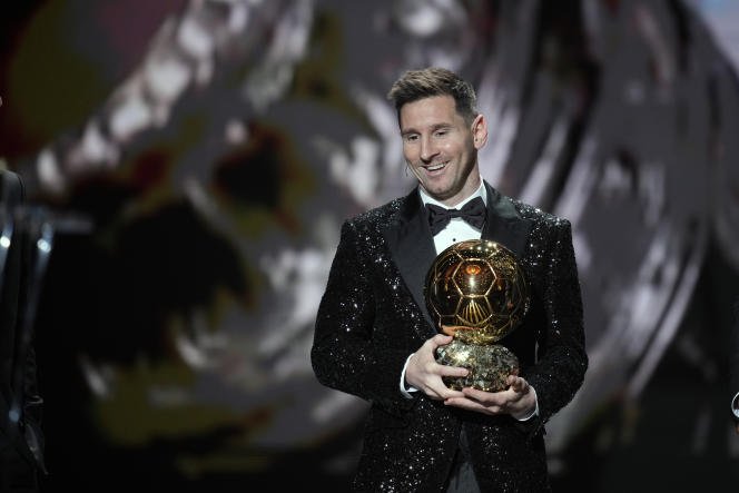 Messi a câştigat din nou „Balonul de Aur”. Ronaldo nici măcar nu a urcat pe podium