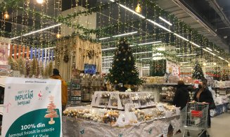 Cât costă un pom de Crăciun la Cluj. Prețurile din 2021 pentru un brad artificial pot ajunge și la 2000 de lei