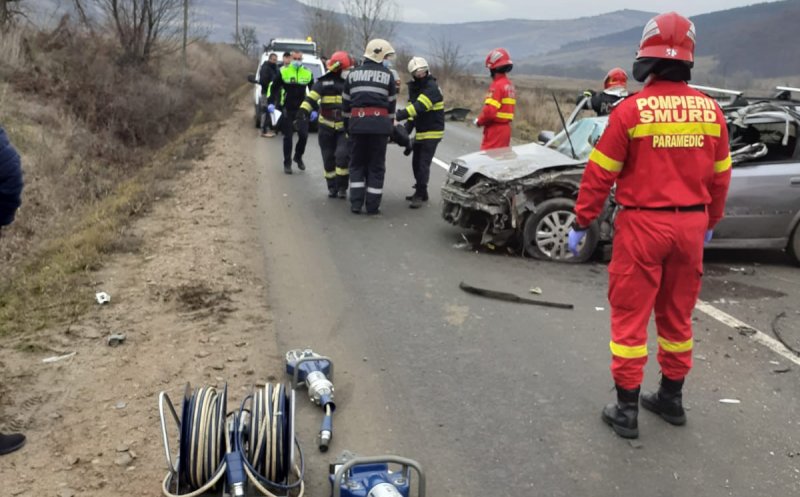 Accident MORTAL lângă Gherla. O mașină a intrat într-o camionetă/ Șoferul camionetei era băut
