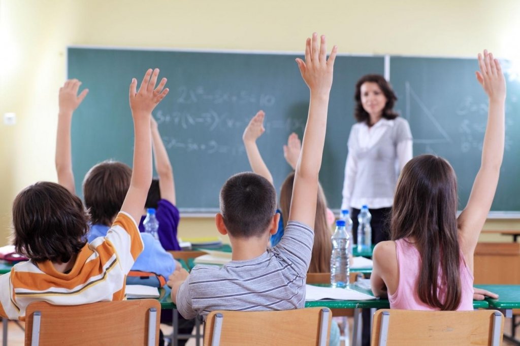 Consiliul Naţional al Elevilor cere autorităţilor să trateze situaţia educaţiei cu maximă responsabilitate