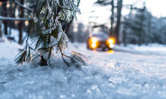 Iarna se apropie! Ce reguli esențiale trebuie să respecte șoferii pentru a evita accidentele pe drumurile înzăpezite