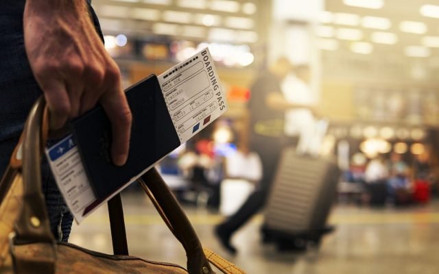Măsuri de CARANTINĂ pentru cei care se întorc în țară în perioada sărbătorilor. Se aplică din 10 decembrie
