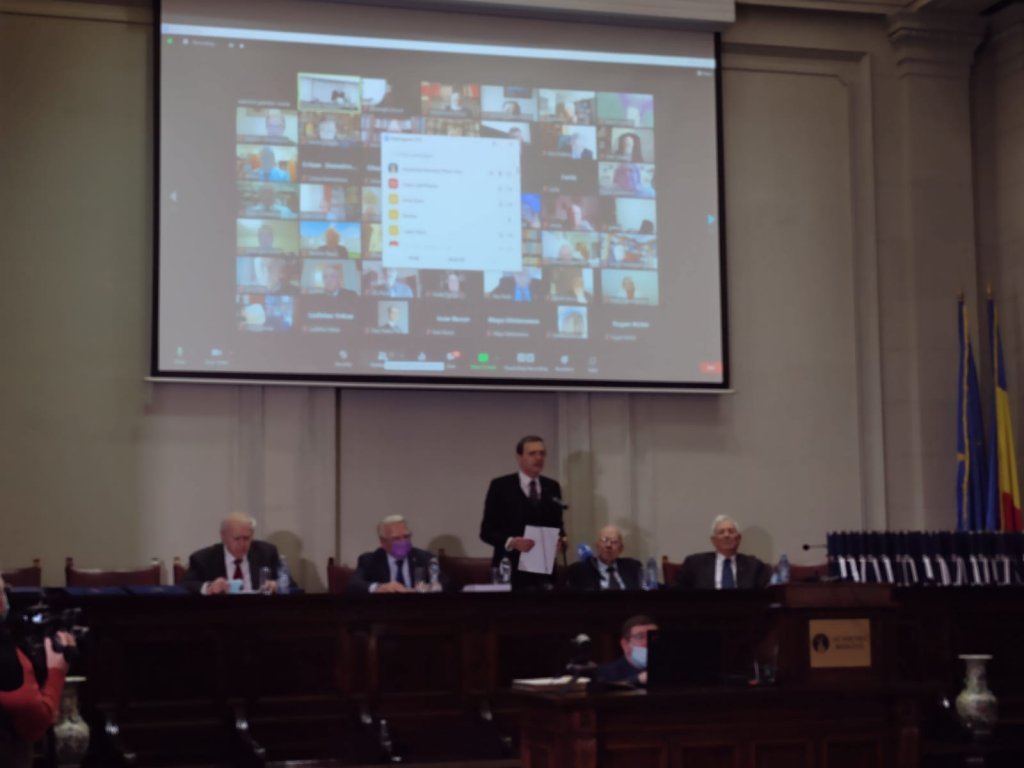 Octavian Hoandră a primit ”Distincția Culturală” din partea Academiei Române