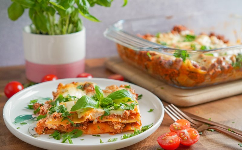 Lasagna alla bolognesse. Rețeta tradițională italiană care te va face să te lingi pe degete!