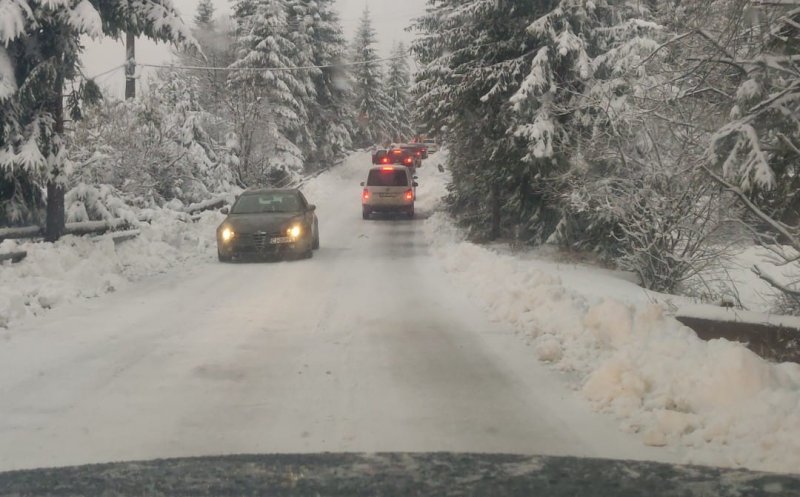 Atenție, șoferi! Se circulă în condiții de iarnă la Băișoara: „Nu veniți fără lanțuri”