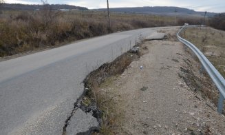 Un drum județean din Cluj arată dezastruos! Oamenii spun că de 15 ani este așa