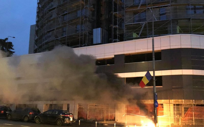 Stâlp în flăcări pe Calea Florești. Au intervenit pompierii