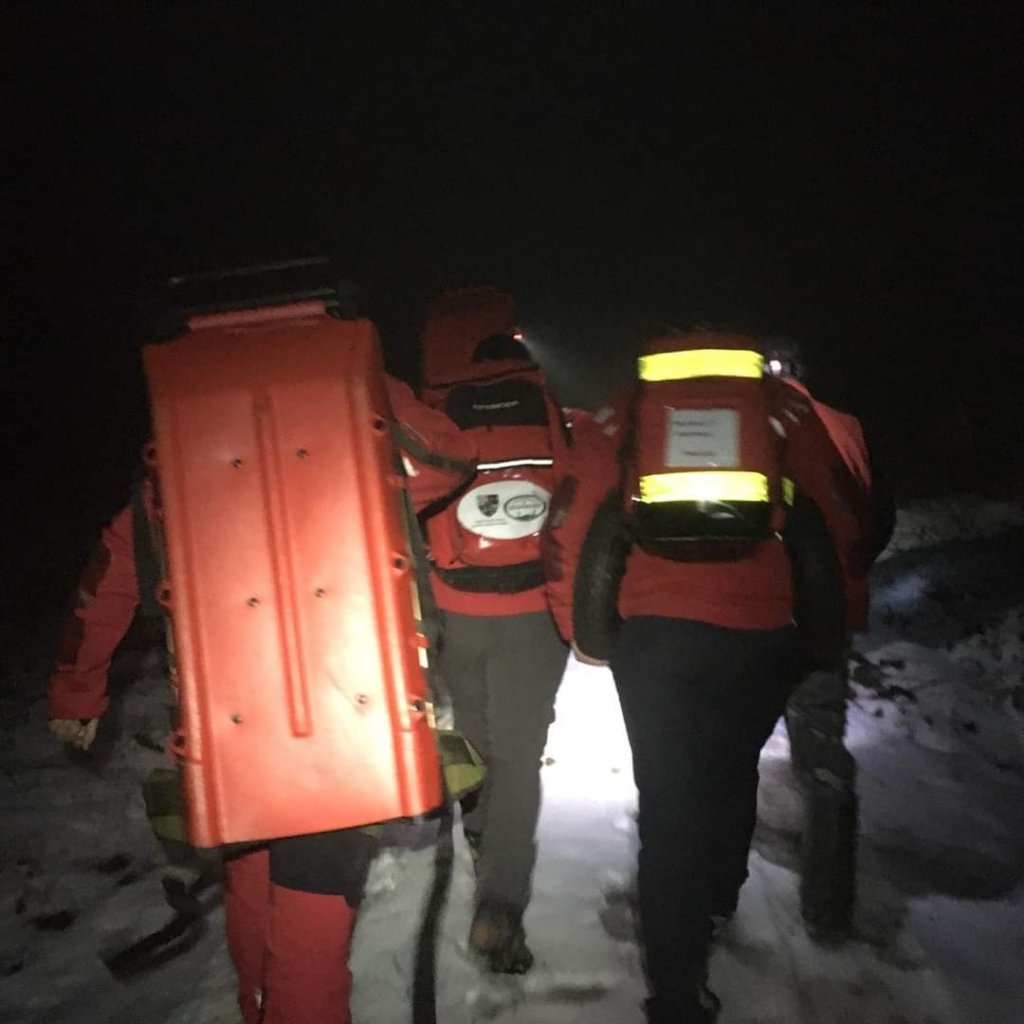 Salvamontiştii au găsit o persoană decedată într-o casă din pădure. Victima fusese atacată de urs