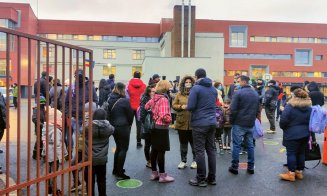 Zeci de părinți dezamăgiți de modul de organizare al Școlii Generale Ion Agârbiceanu din Cluj.