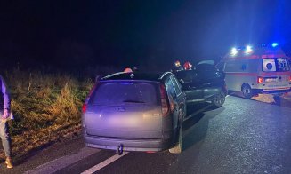 Accident între Gilău și Căpuș. Impact între două mașini/ Se circulă alternativ