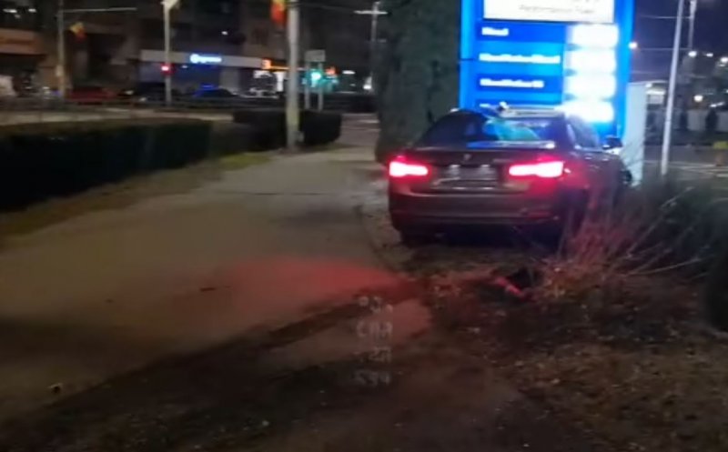 Prețuri de neratat? Parcare "specială" în benzinărie după drifturi ratate într-un giratoriu din Cluj