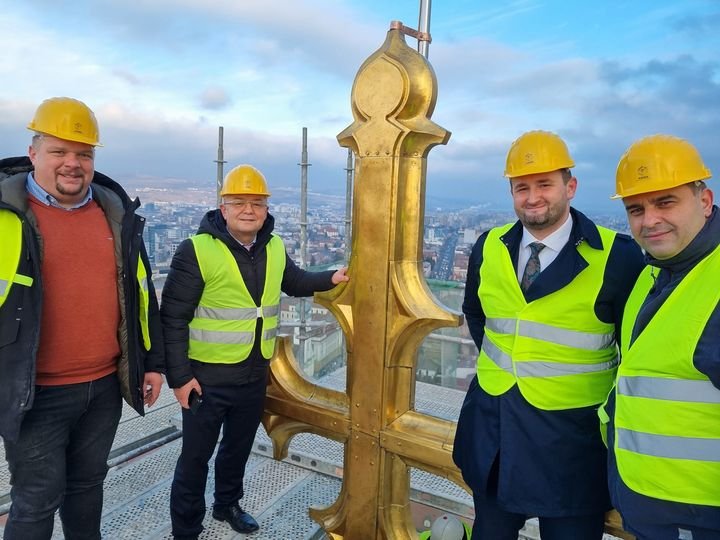 Primarul Clujului a urcat la înălțime, pe Biserica Sfântul Mihail