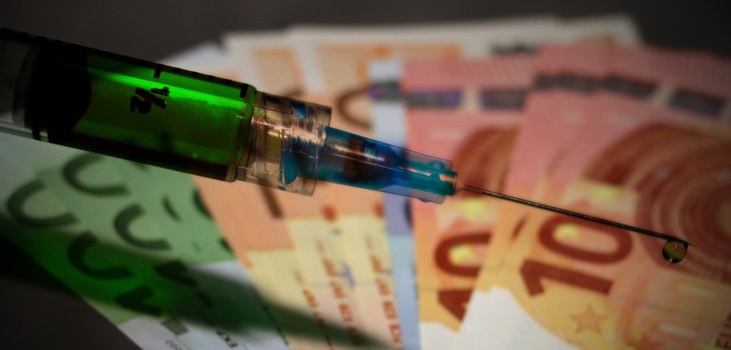 Ţara din Europa în care amenda pentru "vaccinarea la chiuvetă" e de 75.000 de euro, cât un apartament în Cluj