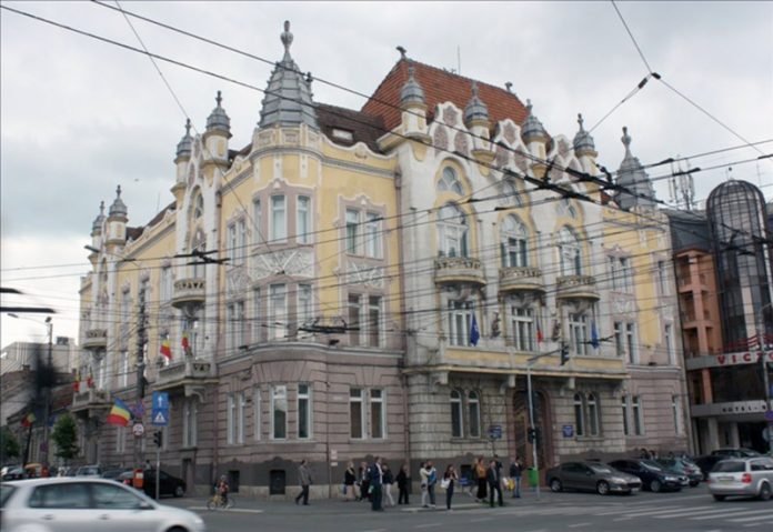 Polițiștii, angajații din penitenciare și militarii rezerviști, protest în fața Prefecturii Cluj