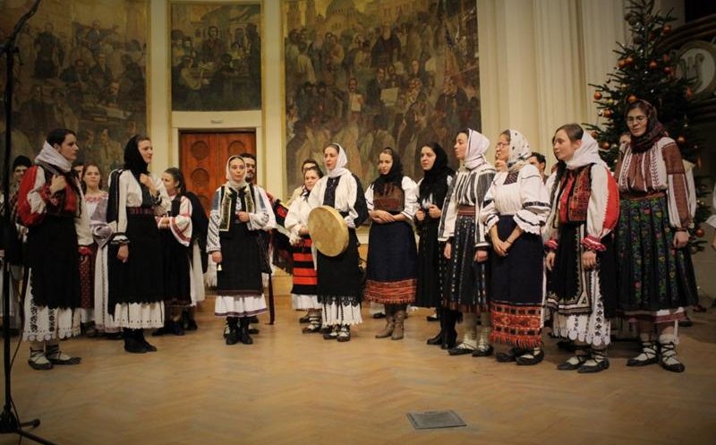 Obiceiuri și tradiții de Crăciun.  Cum sărbătoresc românii ziua Nașterii Domnului