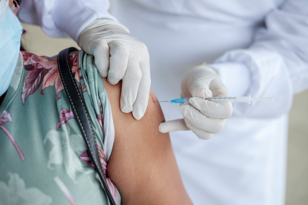 1.220 doze de vaccin împotriva COVID-19 au fost administrate în ultimele 24 ore la Cluj