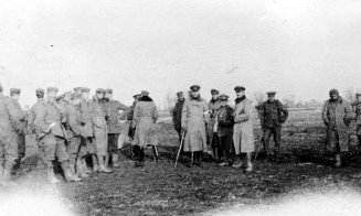1914, noaptea de Crăciun în care  au pus armele deoparte, iar "cerul s-a făcut mai albastru ca niciodată"