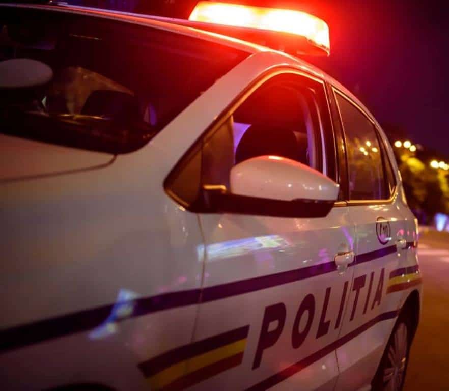 Gașcă de hoți, "spartă" de polițiști. Furau în Mănăștur din mașini și magazine