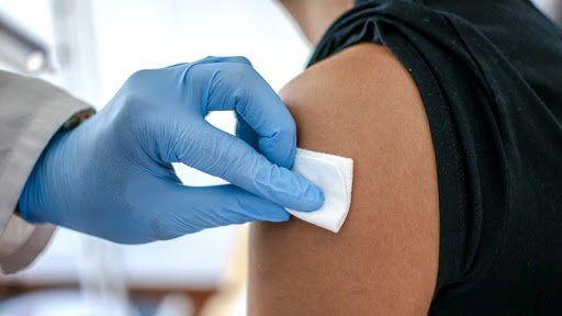 Experți SUA: Vaccinul Pfizer are o eficiență de 91% în prevenirea complicațiilor severe la tinerii între 12 și 18 ani