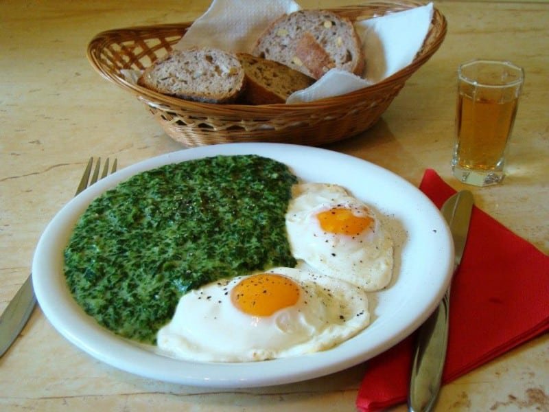 „Mamă am ajuns în rai!” Cea mai delicioasă rețetă de spanac cu lapte și usturoi