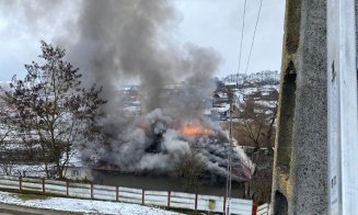 Incendiu puternic în Cluj. O casă arde ca o torță!