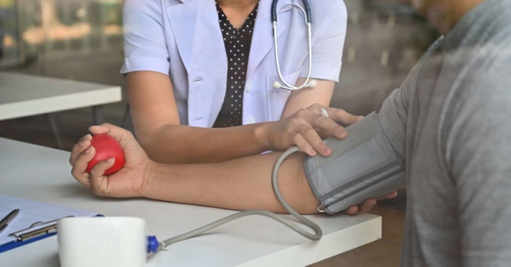 Cauzele hipertensiunii. Ce substanțe trebuie să eviți ca să fii perfect sănătos