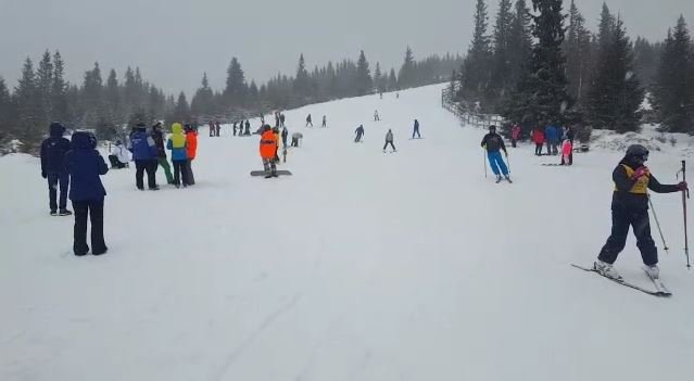 World Snow Day pe Buscat. Cursuri gratuite de schi, tombole cu premii și workshop cu … Armata Română