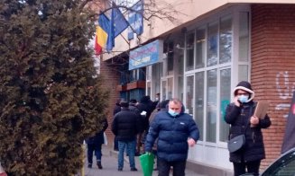 Şi mănăşturenilor le place statul la coadă în ger: "Sunt sechele din comunism!"