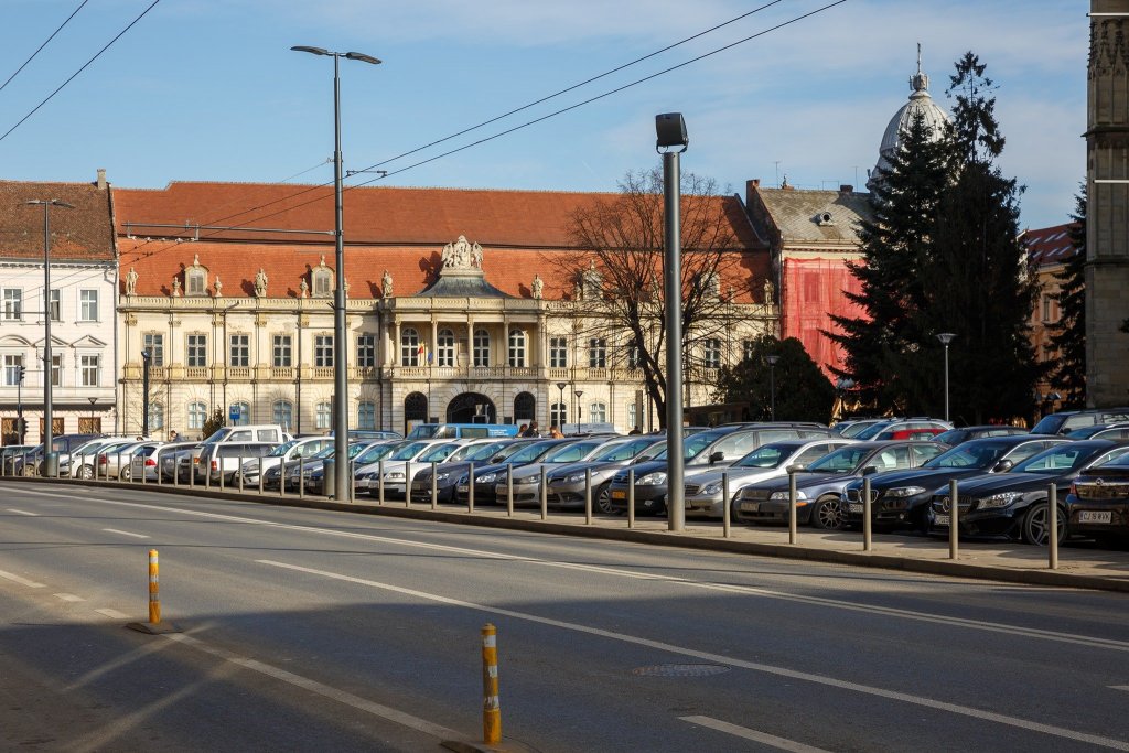 Crește numărul șoferilor care nu își mai plătesc parcarea în centrul Clujului. Boc: „Niciodată n-am mai avut așa ceva” / VEZI TARIFELE