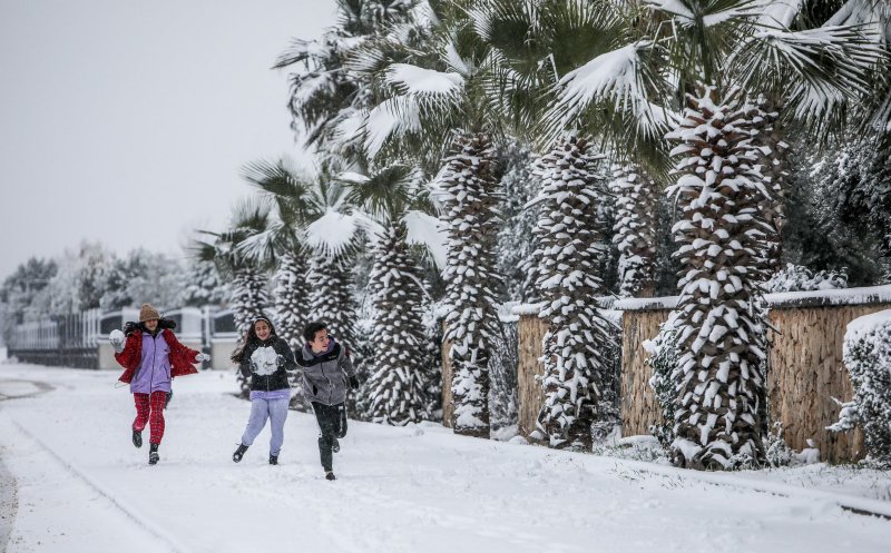 Plajele din Antalya, acoperite cu zăpadă. A nins pentru prima oară după 30 de ani
