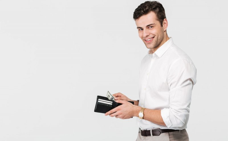Vrei să cumperi portofelul unui bărbat? Verificați ce modele sunt în prezent la modă