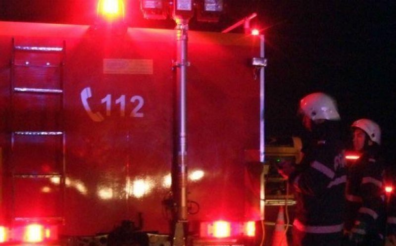 Cluj: O mașină a luat foc pe stradă la Turda