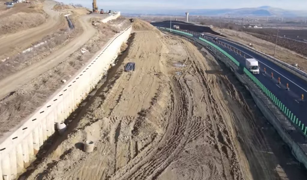 Când va fi gata Autostrada A10 Sebeș-Turda dată în circulaţie. Traficul încă este afectat de alunecarea de teren de la Oiejdea