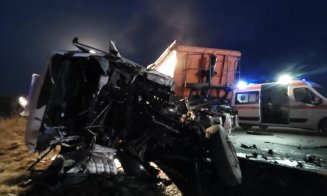 Accident cu 7 MORŢI pe o şosea din România. A scăpat cu viaţă o gravidă dintr-o ambulanţă implicată în accident