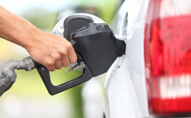 Benzina și motorina s-au scumpit, în ianuarie, cu 5%. Prețul este mai mare cu 30% față de anul trecut