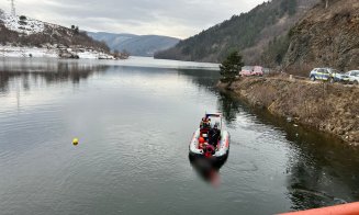 Mașina căzută în Tarnița. Scafandrii au găsit trupurile a două persoane