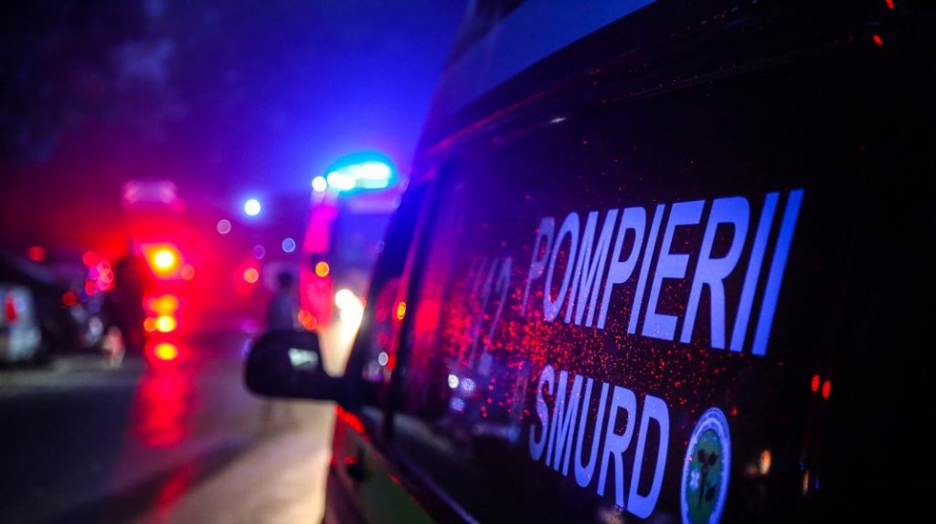 ACCIDENT în Cluj-Napoca: A depăşit peste linia continuă, a băgat în spital un bărbat şi a fugit de la locul accidentului