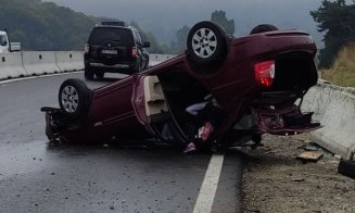 Accident în centrul Clujului. Un autoturism s-a răsturnat pe Calea Mănăștur