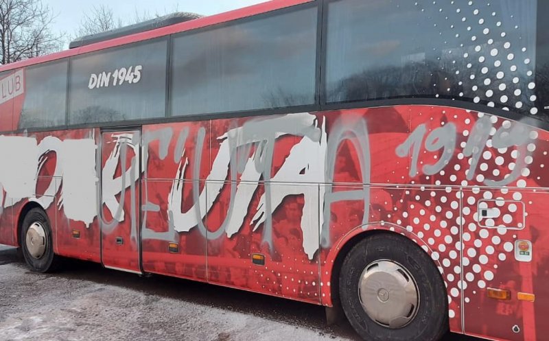 Autocarul celor de la UTA, vandalizat la Cluj, înaintea partidei cu CFR