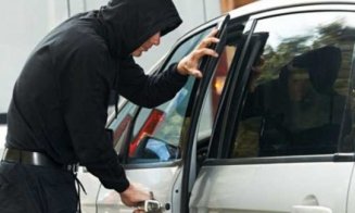 Hoți de mașini, prinși la scurt timp după ce au "acționat" pe o stradă din Cluj-Napoca. Unul era minor