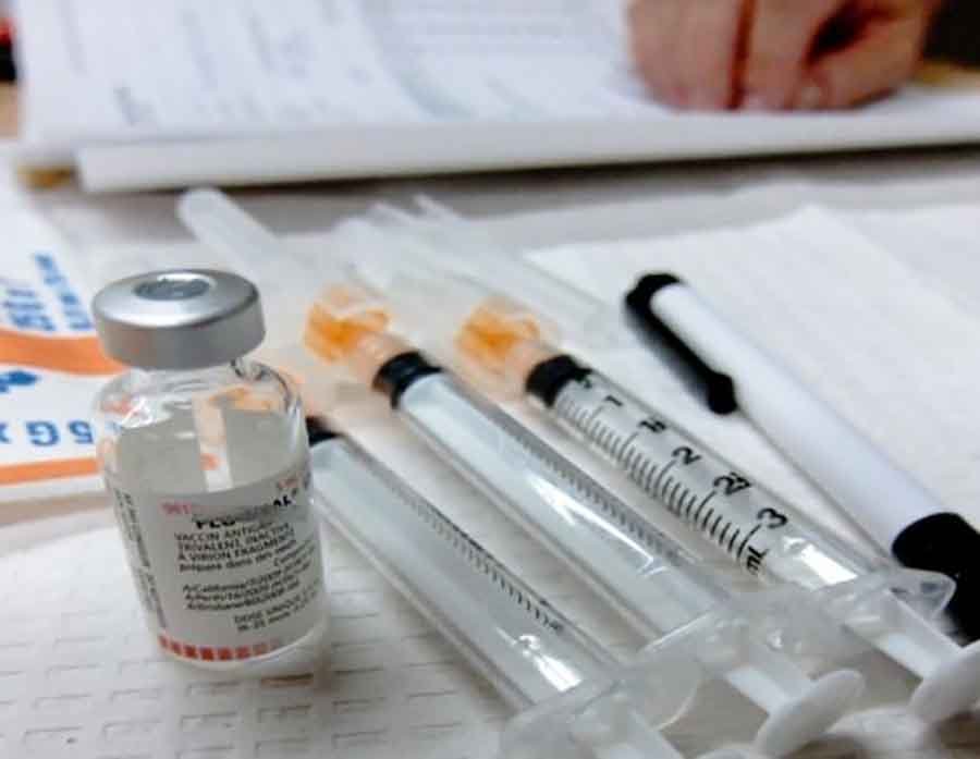 Continuă vaccinările la chiuvetă. Încă un rând de medici și asistente la audieri