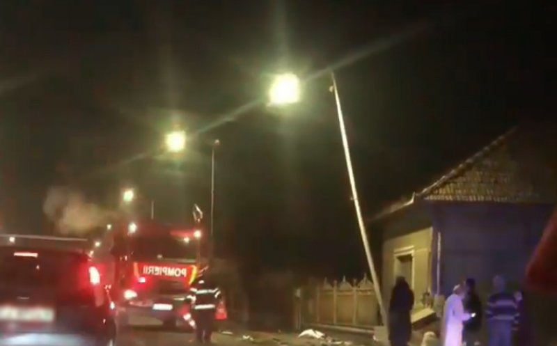 ACCIDENT în Florești: Un șofer beat a intrat cu mașina în gard. A lovit și un stâlp de electricitate, iar apoi a ricoșat în alt autoturism