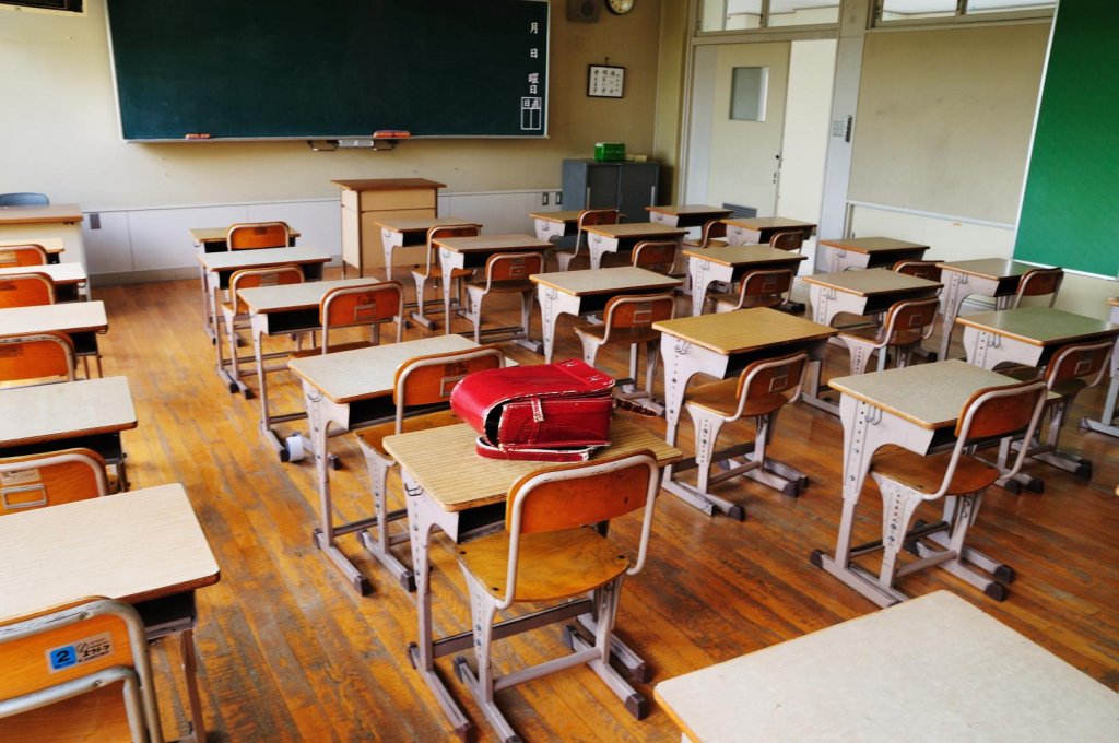 Consiliul Elevilor Cluj cere anchete în cazul copiilor bătuți de profesori la Negreni și Turda