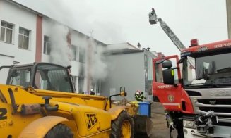 Incendiu la o hală în Piața 1 Mai